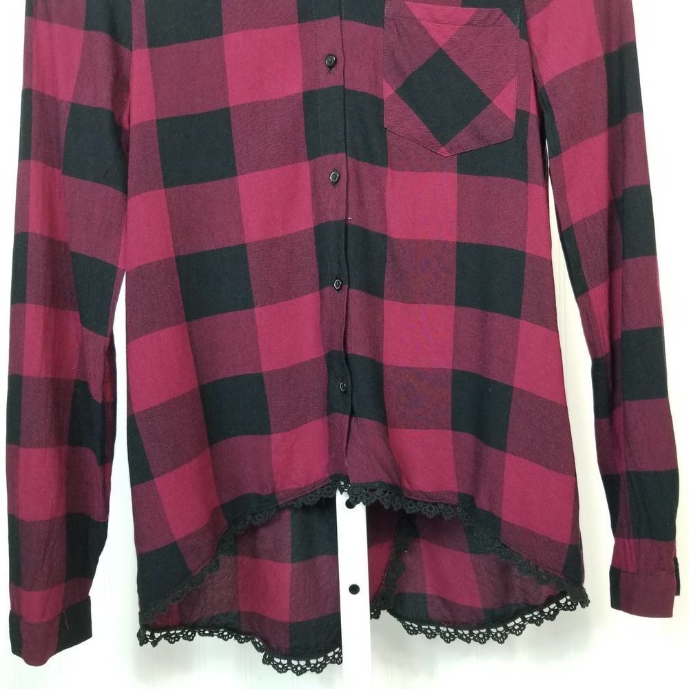 Love On‎ A Hanger Plaid Crochet Trim Tulip Back Top - Picture 3 of 8